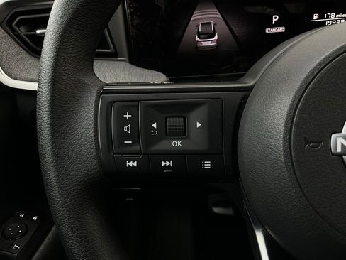 Used 2025 Nissan Kicks SV image 30