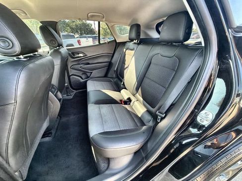 Used 2025 Chevrolet Trax LT FWD image 23