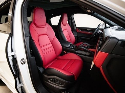New 2026 Porsche Cayenne GTS AWD/4WD image 28