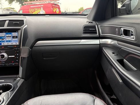 Used 2018 Ford Explorer Sport AWD/4WD image 7