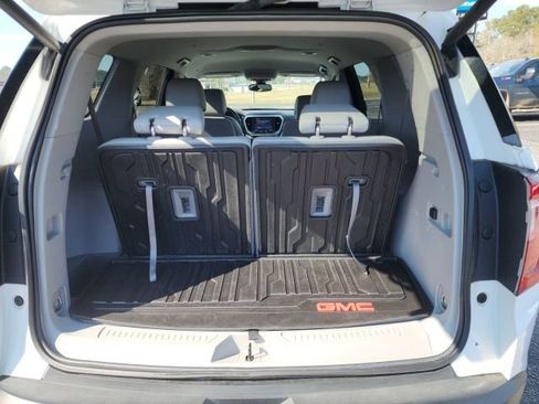 Used 2023 GMC Acadia SLT w/ Technology Package image 13