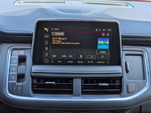 Used 2023 GMC Yukon SLT w/ SLT Premium Package image 19