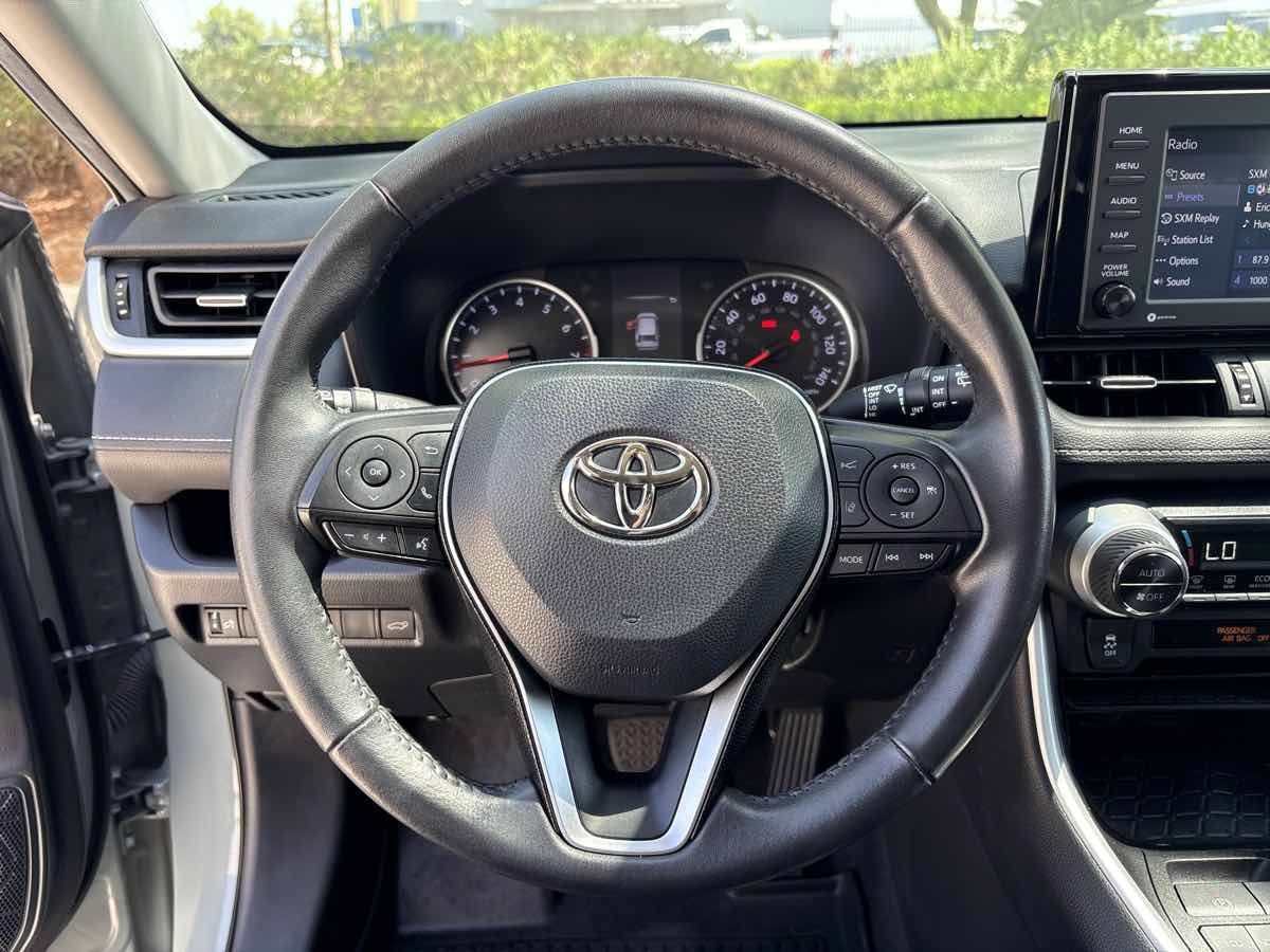 Used 2021 Toyota RAV4 XLE Premium w/ Carpet Mat Package (TMS) FWD image 21