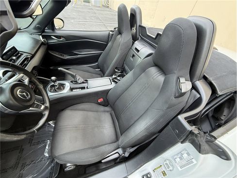 Used 2016 MAZDA MX-5 Miata Sport image 11