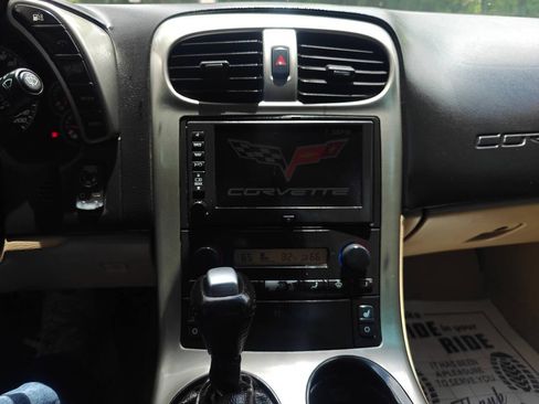 Used 2005 Chevrolet Corvette Coupe w/ Preferred Equipment Group RWD image 17