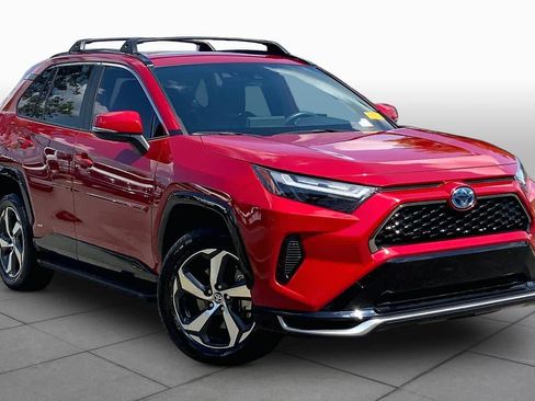 Used 2022 Toyota RAV4 SE w/ Weather & Moonroof Package AWD/4WD image 3