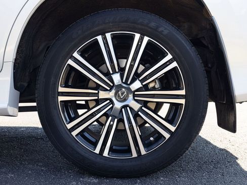 Used 2020 Lexus LX 570 4WD w/ Luxury Package image 72