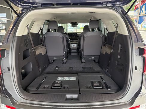 New 2026 Kia Carnival LX FWD image 10