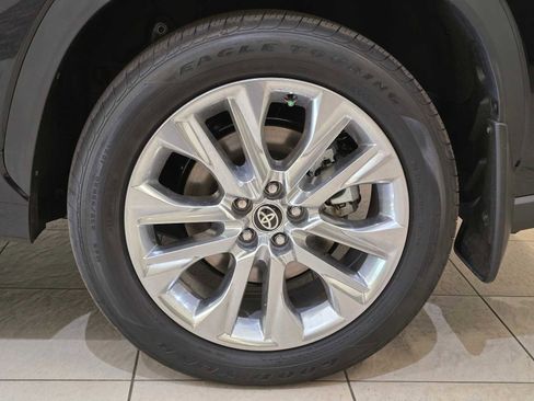 Certified 2026 Toyota Highlander Limited AWD/4WD image 8