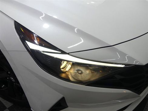 Used 2022 Hyundai Elantra SEL FWD image 14