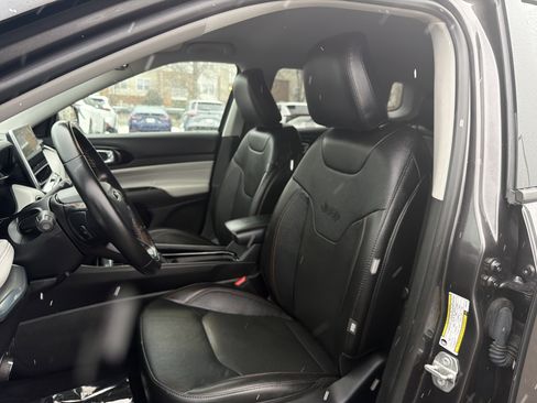 Used 2022 Jeep Compass Limited image 27