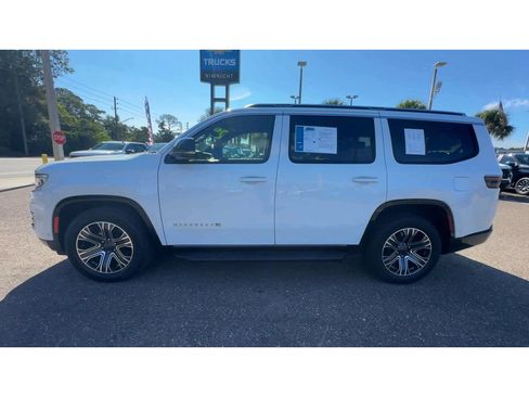 Used 2024 Jeep Wagoneer Series II w/ Flexible Seating Group image 5