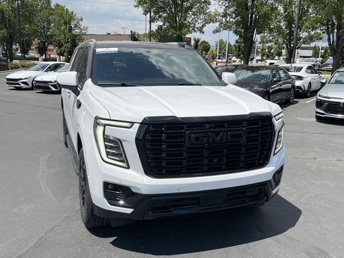 Used 2025 GMC Yukon XL Denali AWD/4WD image 4