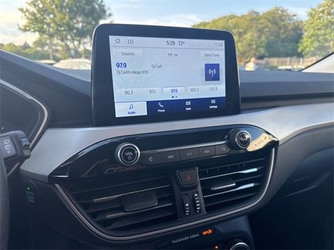 Used 2022 Ford Escape SE w/ SE Sport Appearance Package image 17