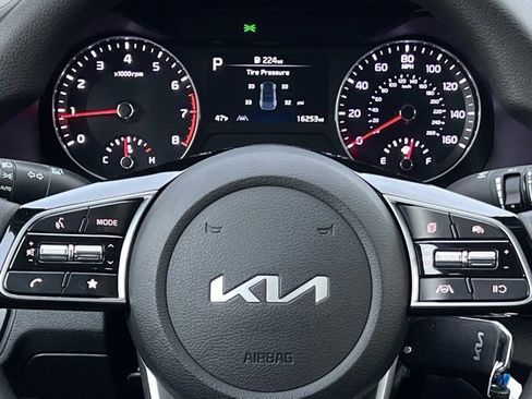 Used 2023 Kia Forte LXS image 22