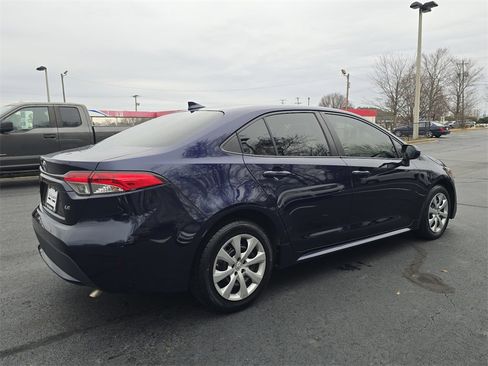 Used 2020 Toyota Corolla LE image 3