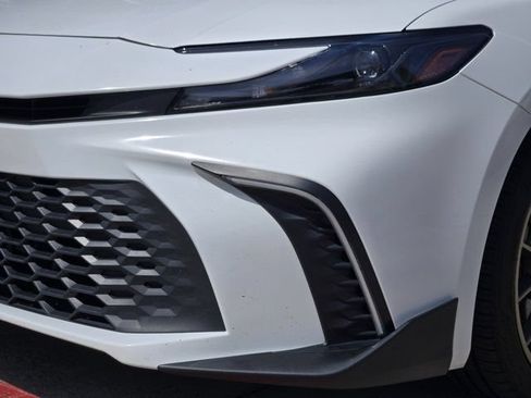 Used 2025 Toyota Camry SE FWD image 9