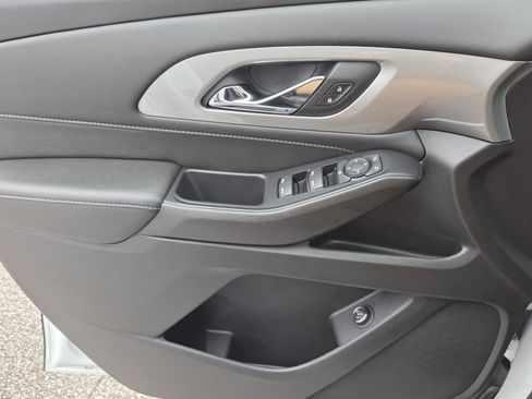 Used 2022 Chevrolet Traverse LT image 14