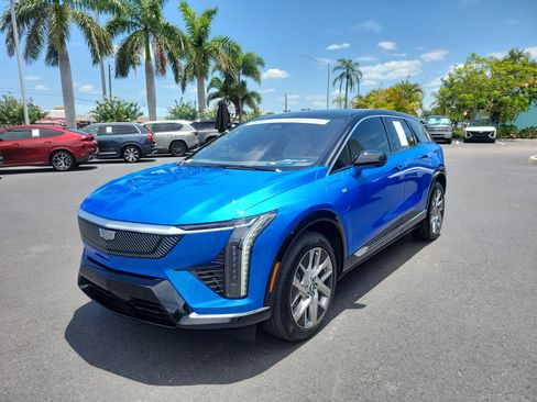 Used 2025 Cadillac Optiq Luxury 1 w/ LPO, Floor Liner Package AWD/4WD image 8