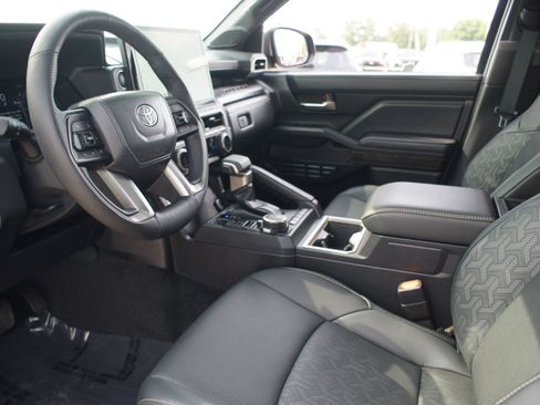 Used 2025 Toyota Tacoma Limited AWD/4WD image 14