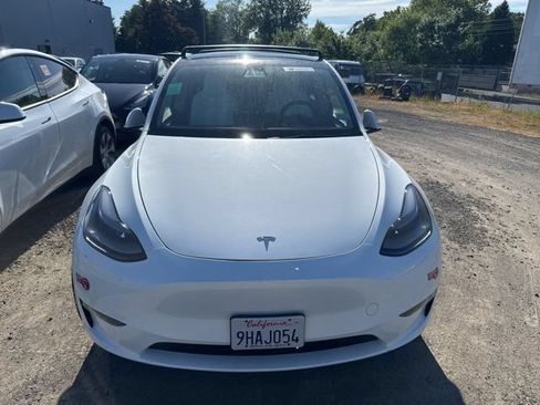 Used 2023 Tesla Model Y Long Range AWD/4WD image 2