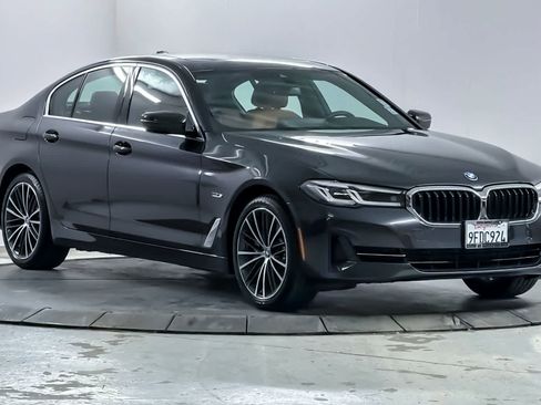 Used 2023 BMW 530e 530e w/ Convenience Package image 9