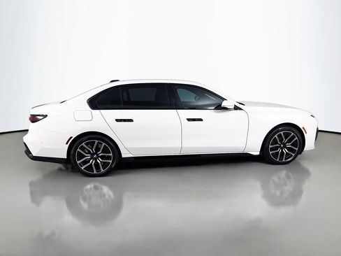 Used 2024 BMW 760i xDrive w/ Executive Package AWD/4WD image 8