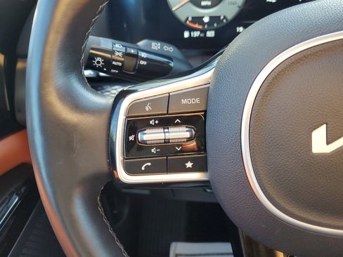 Used 2024 Kia Carnival SX Prestige image 23