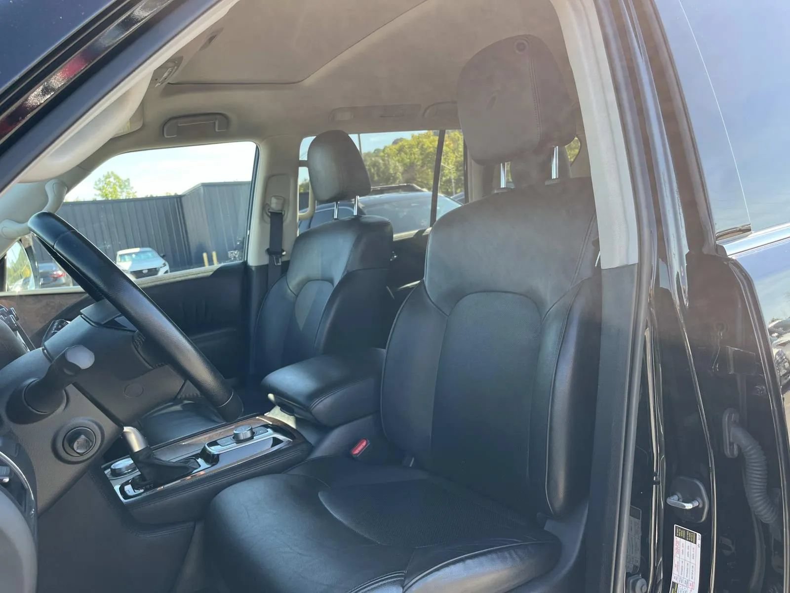 Used 2024 Nissan Armada SL w/ Captain's Chairs Package AWD/4WD image 28
