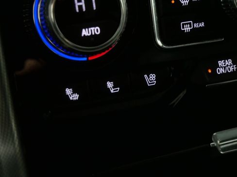 Used 2021 GMC Yukon Denali w/ Denali Premium Package AWD/4WD image 28