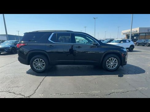 Used 2023 Chevrolet Traverse LT image 9