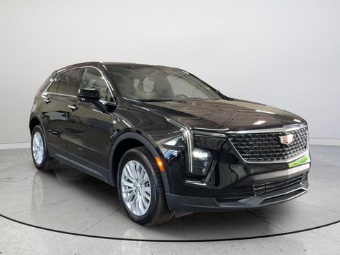 Certified 2024 Cadillac XT4 Luxury FWD image 1