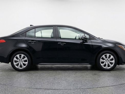 Used 2025 Toyota Corolla LE FWD image 11