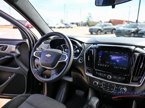 Used 2023 Chevrolet Traverse LT image 15