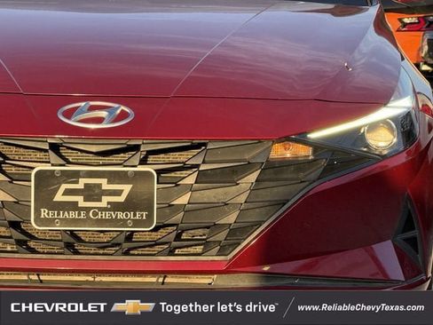 Used 2023 Hyundai Elantra SEL FWD image 4