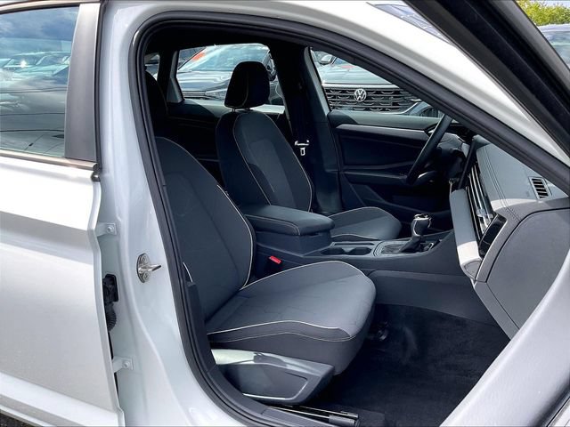 Certified 2025 Volkswagen Jetta Sport FWD image 19