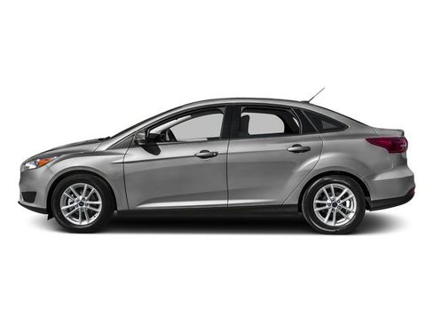 Used 2016 Ford Focus SE w/ SE Cold Weather Package image 3