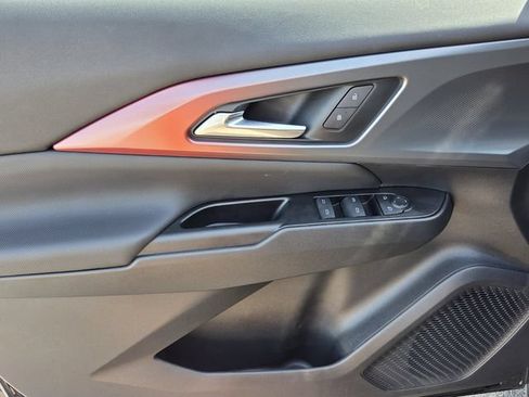 Certified 2025 Chevrolet Equinox EV RS FWD image 18