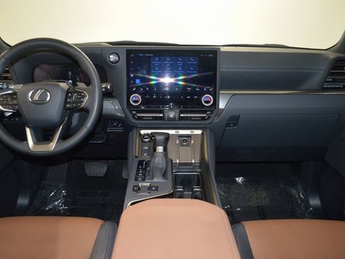 Used 2024 Lexus GX 550 w/ Accessory Package (Z1) image 37