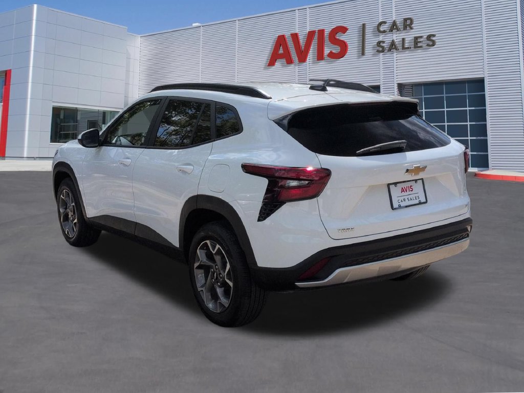 Used 2026 Chevrolet Trax LT FWD image 9