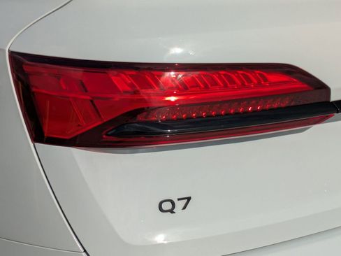 Used 2025 Audi Q7 3.0T Premium Plus w/ Premium Plus Package AWD/4WD image 18