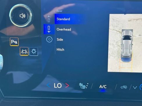 Used 2025 Chevrolet Traverse Z71 w/ Enhanced Driving Package AWD/4WD image 21