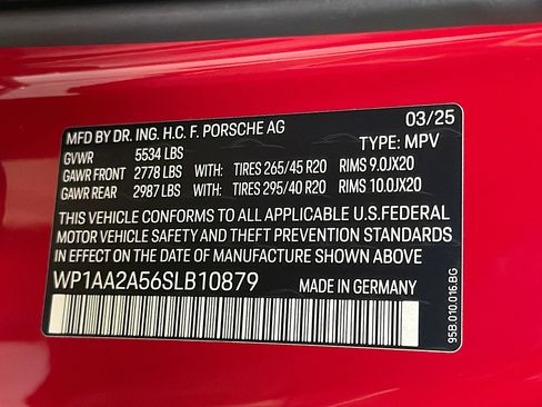 Certified 2025 Porsche Macan image 44