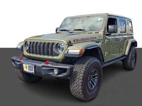 Used 2025 Jeep Wrangler Unlimited Rubicon AWD/4WD image 3
