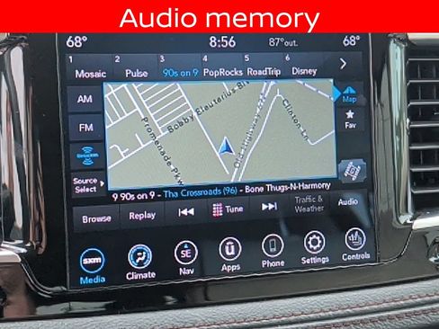 Used 2020 Chrysler Pacifica Limited w/ Tire & Wheel Group FWD image 17