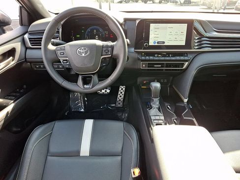 Used 2025 Toyota Camry SE FWD image 12