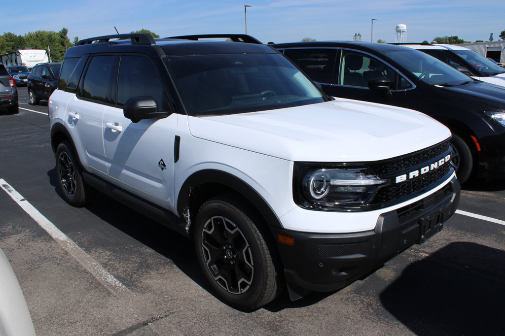 Used 2025 Ford Bronco Sport Outer Banks w/ Outer Banks Tech Package+ AWD/4WD image 2