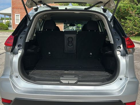 Certified 2017 Nissan Rogue SV AWD/4WD image 6