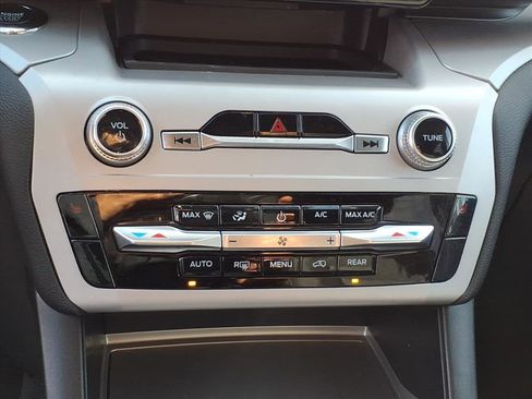 Certified 2023 Ford Explorer XLT image 25