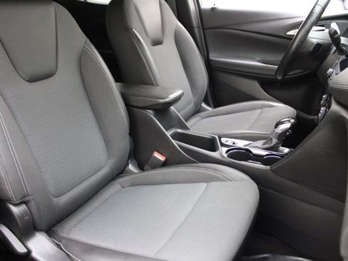 Used 2023 Buick Encore GX Preferred w/ Cold Weather Comfort Package FWD image 4